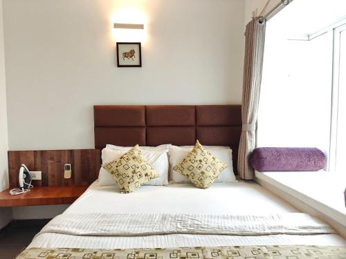 chandralok service apartments