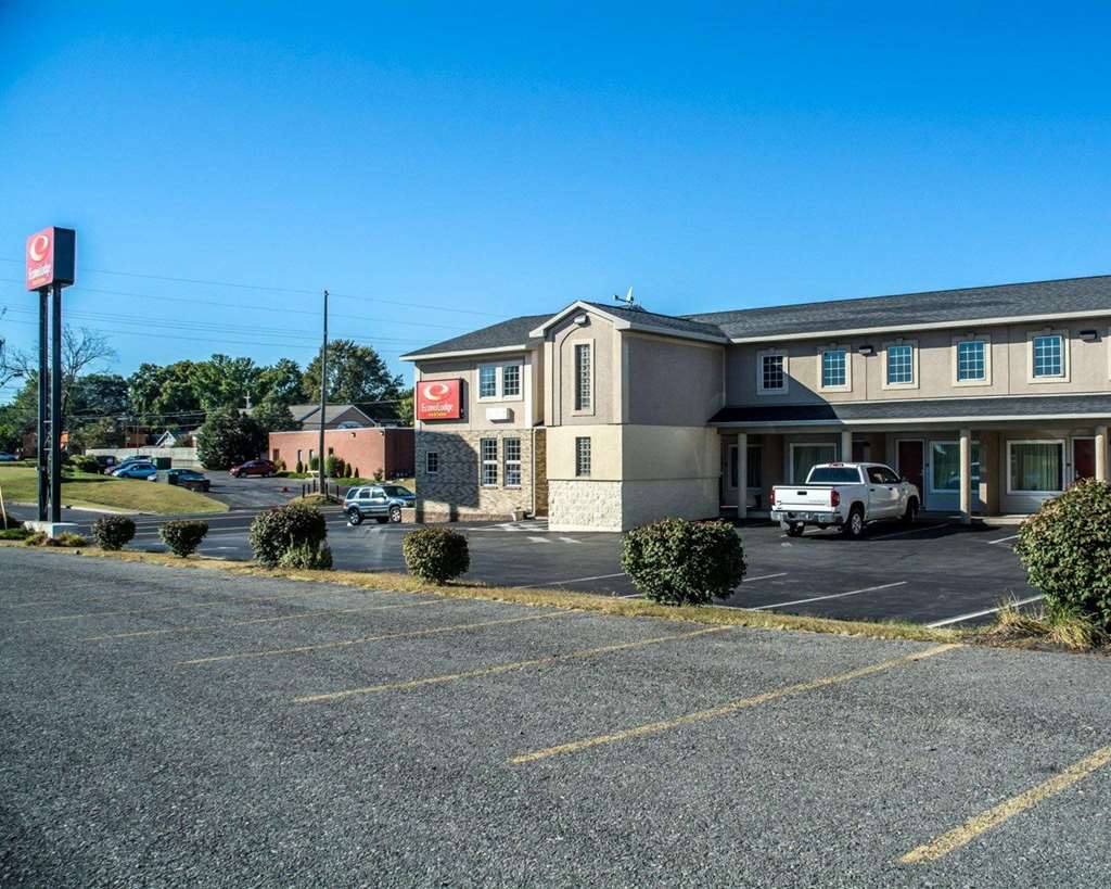 econo lodge inn and suites airport