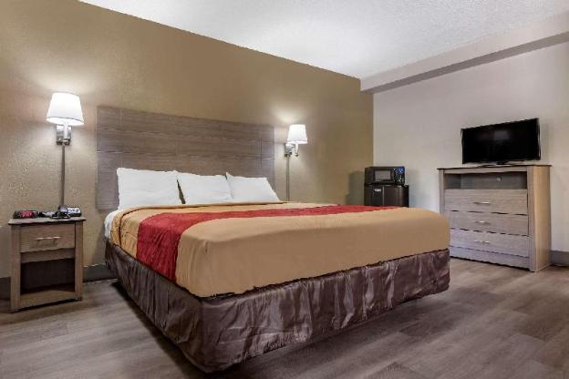 econo lodge dewitt i 90