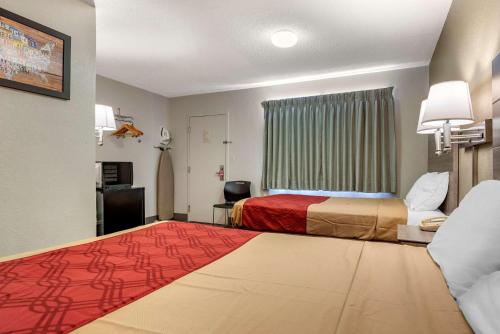 econo lodge dewitt i 90