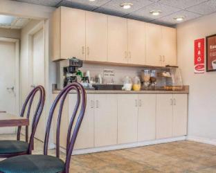 econo lodge dewitt i 90
