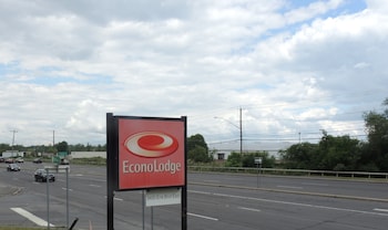 econo lodge dewitt i 90