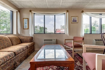 Econo Lodge Dewitt I-90,East Syracuse>>Dewitt,2 star
