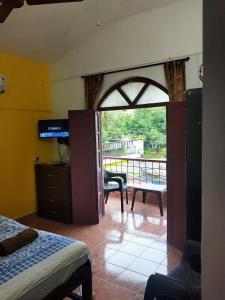 villa alexmarie guest house