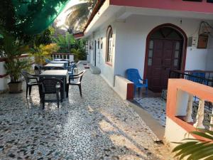 villa alexmarie guest house