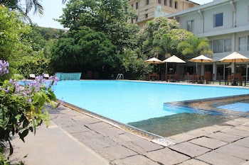 Ramada By Wyndham Colombo,Nuwara Eliya>>Colombo,4 star