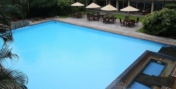 Ramada By Wyndham Colombo,Nuwara Eliya>>Colombo,4 star