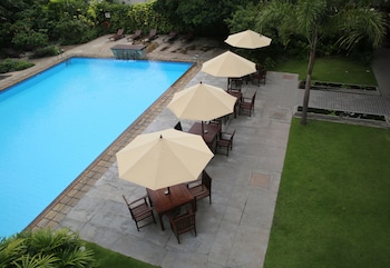 Ramada By Wyndham Colombo,Nuwara Eliya>>Colombo,4 star