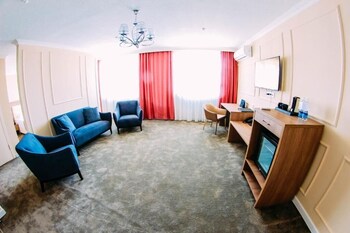 osh grand hotel chavo