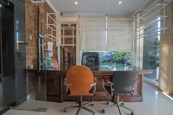reddoorz plus near cambridge city square 2