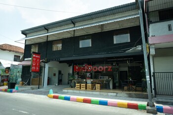 Reddoorz Near Alun Alun Madiun,Surabaya>>Madiun,2.5 star