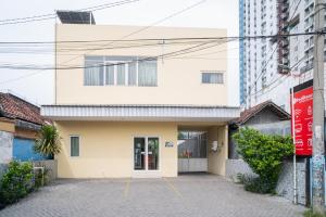 reddoorz syariah near suncity mall sidoarjo