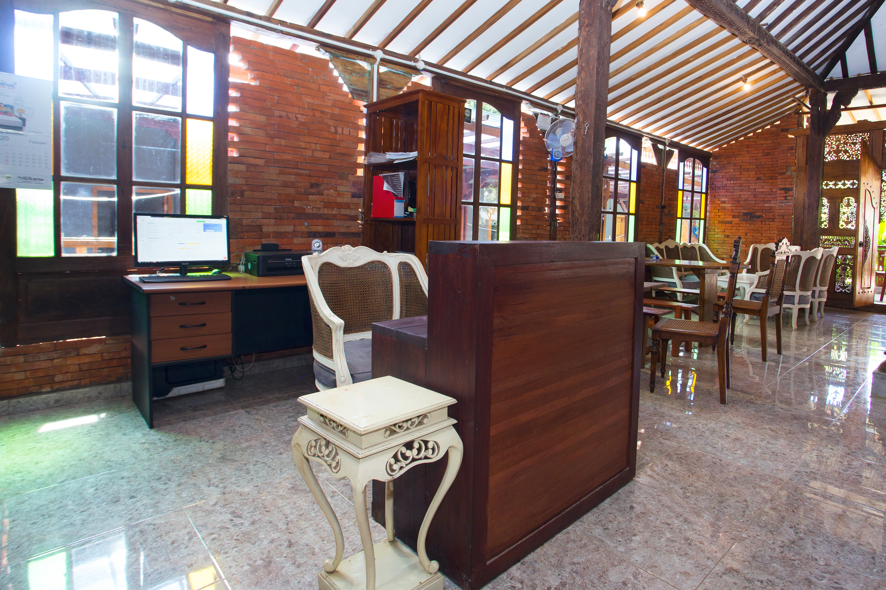 spot on 2761 pondok kartini