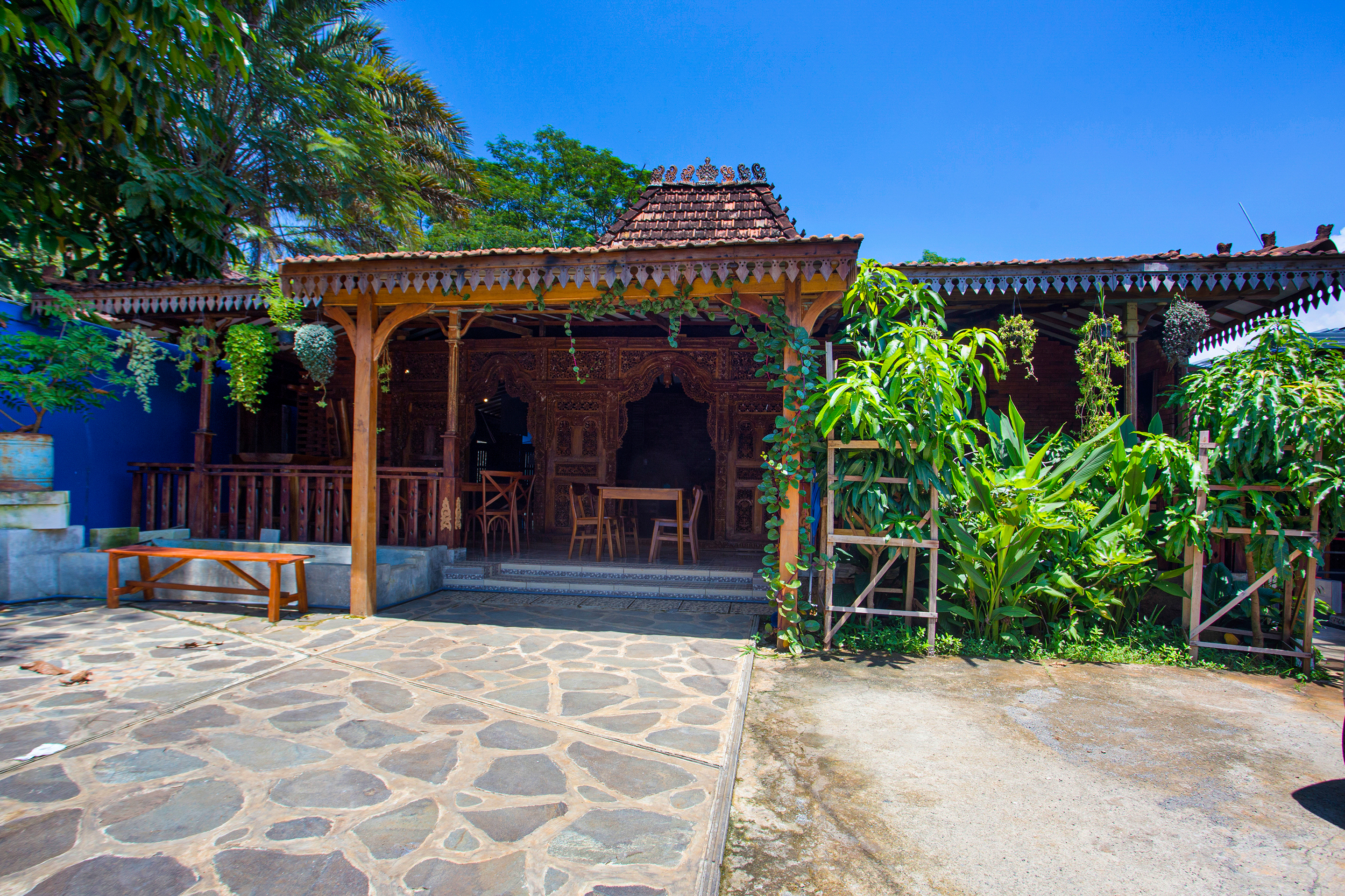 spot on 2761 pondok kartini