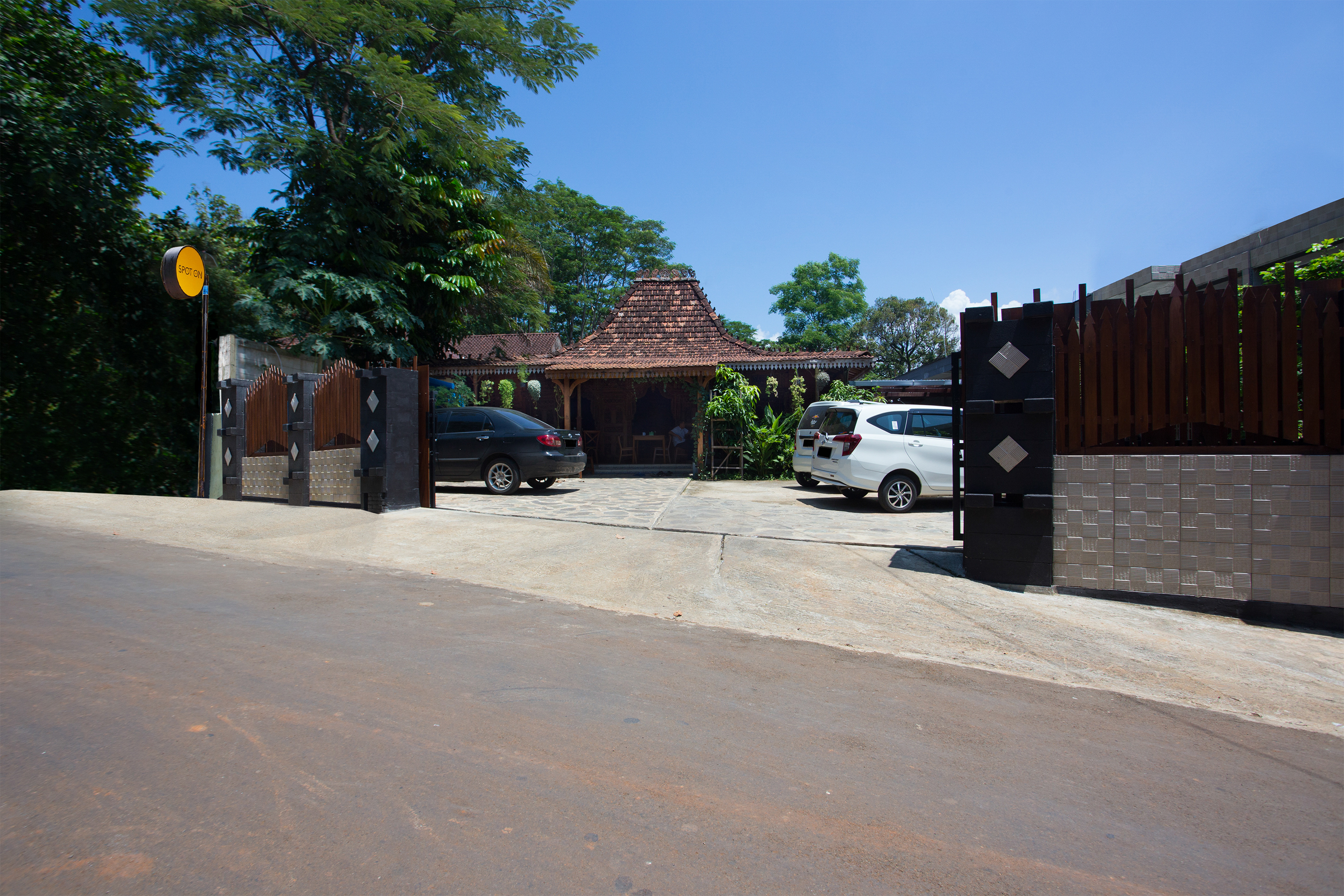 spot on 2761 pondok kartini