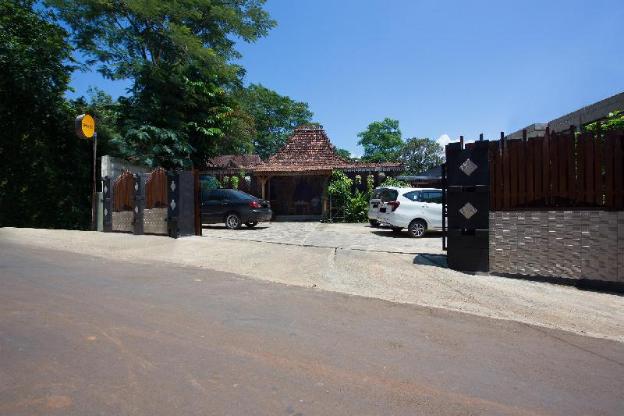 spot on 2761 pondok kartini