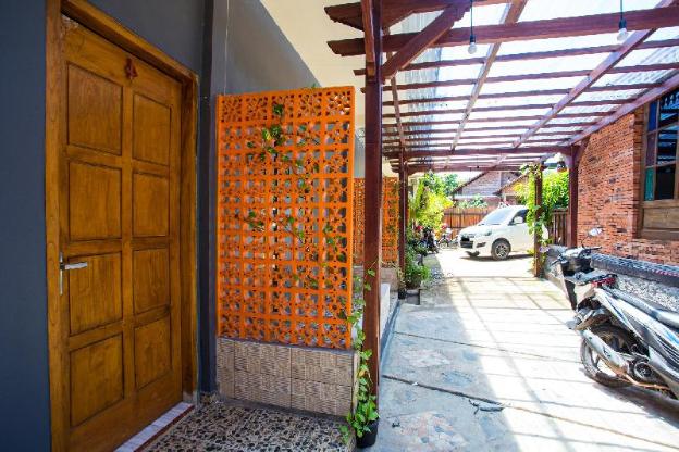 spot on 2761 pondok kartini