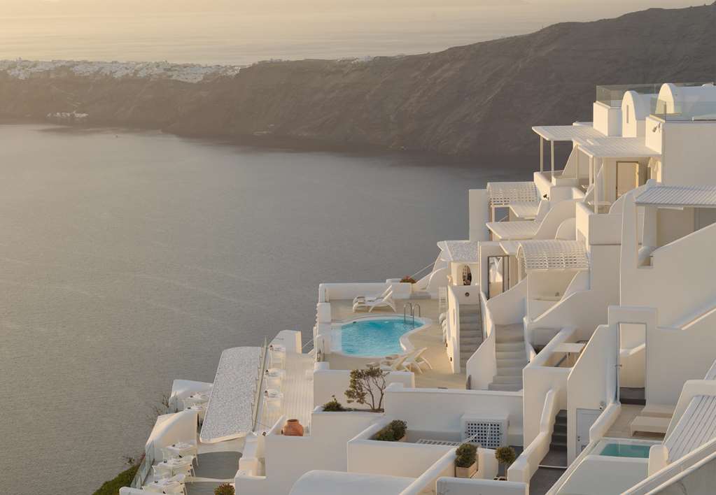 tholos resort