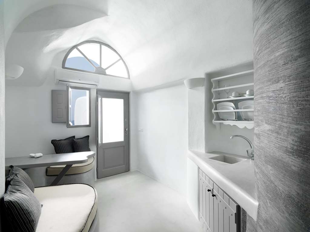 tholos resort