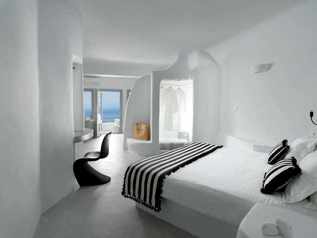 tholos resort