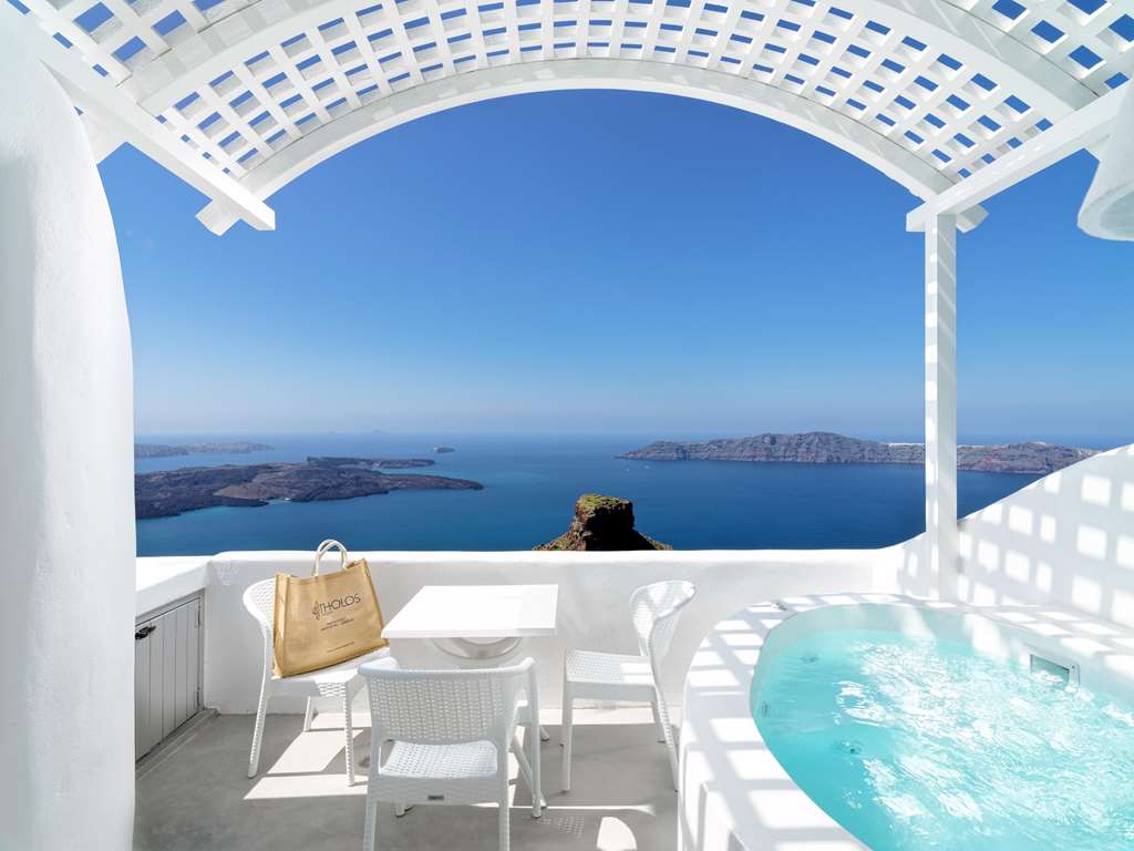 tholos resort