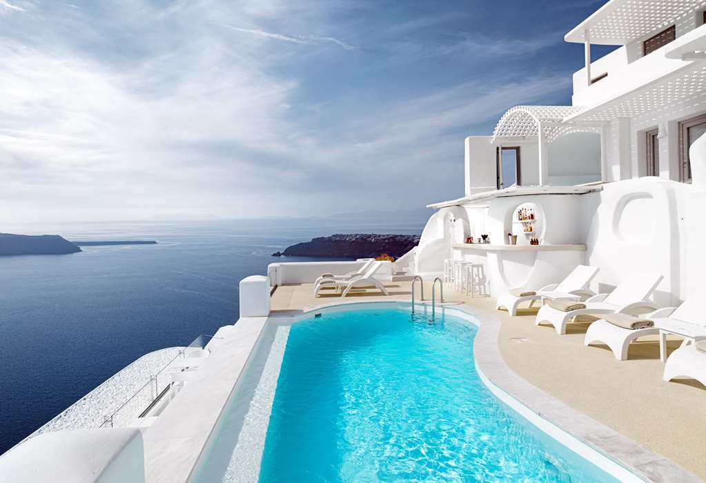 tholos resort