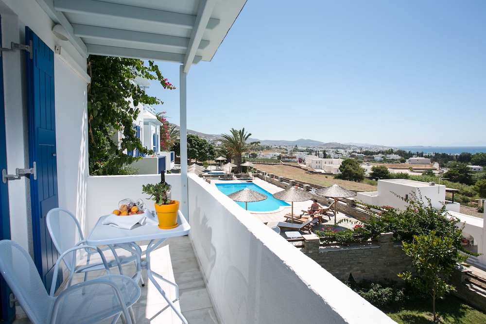 Pyrgaki Hotel,Livadia>>Antiparos,4 star