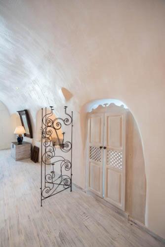 heliophos boutique caves