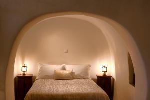 Heliophos Boutique Caves,Fira>>Finikia,3 star