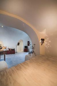 heliophos boutique caves