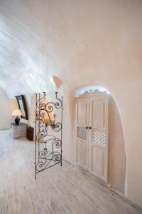 heliophos boutique caves