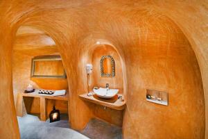 heliophos boutique caves