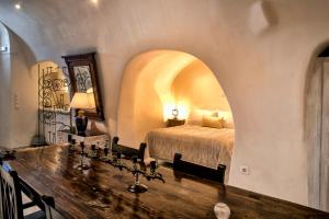 Heliophos Boutique Caves,Fira>>Finikia,3 star