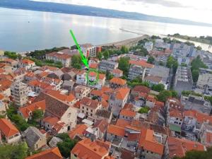omis