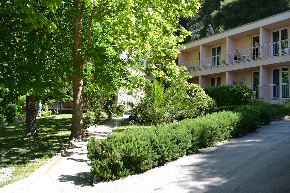 tourist settlement brzet