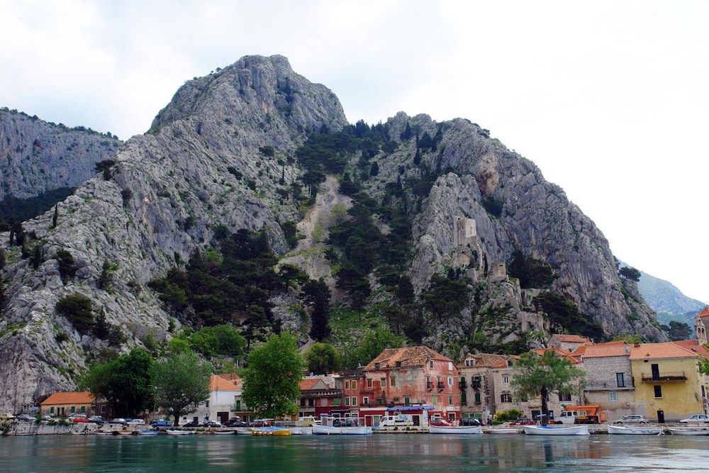 tourist settlement brzet