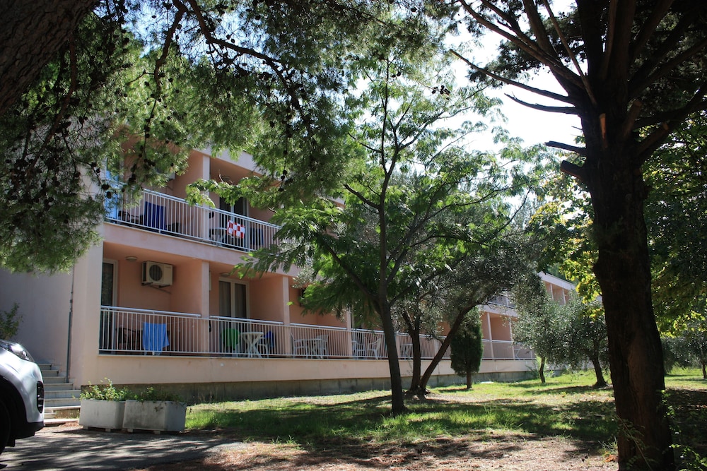 tourist settlement brzet