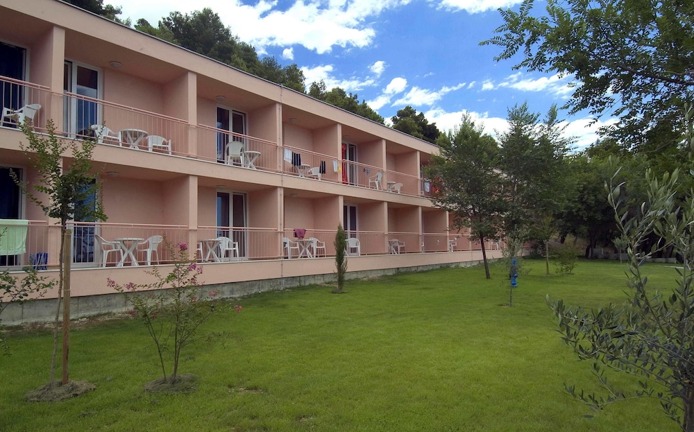tourist settlement brzet