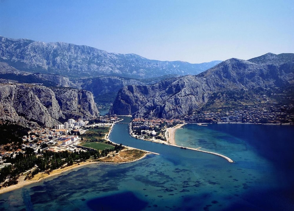 tourist settlement brzet