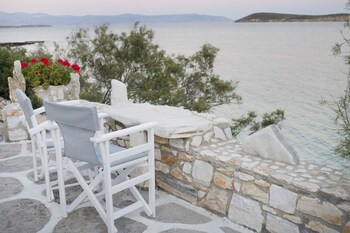 Nissiotiko Hotel,Paros>>Drios,2 star