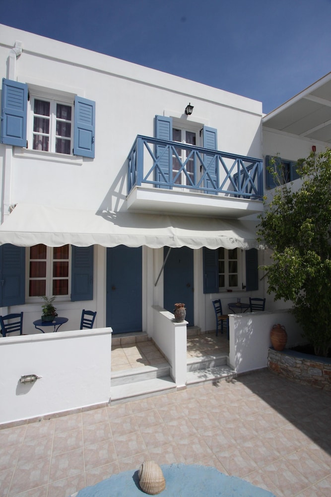 manos syros