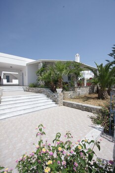 manos syros