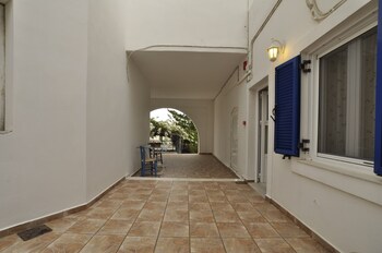 manos syros