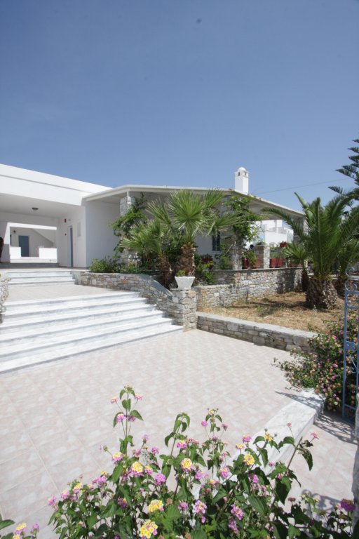 manos syros