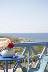 manos syros