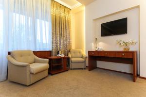 jolly alon hotel