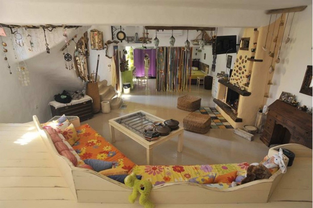 Anthippi Adults Only,Parasporos>>Glisidia,2 star