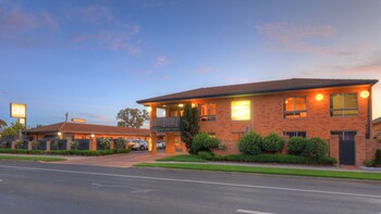 Cousins Motor Inn,Inverell>>Auburn Vale,4 star