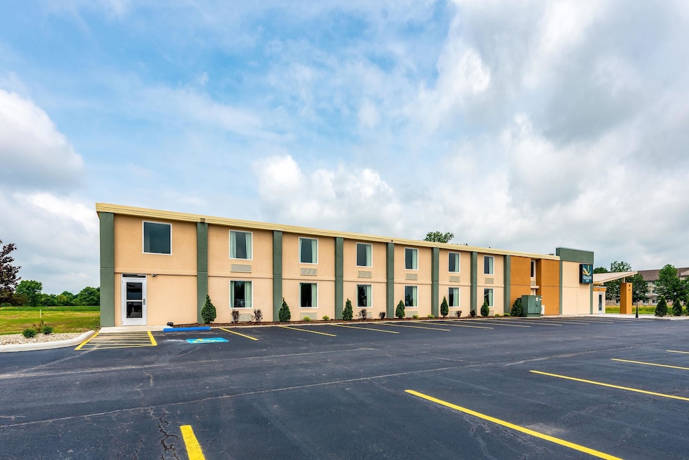 Quality Inn Bucyrus North,Near Golf Club Of Bucyrus,3 star