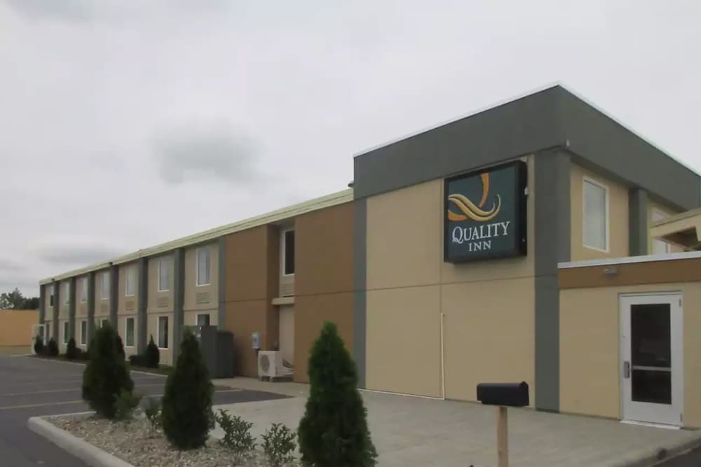 Quality Inn Bucyrus North,Near Golf Club Of Bucyrus,3 star